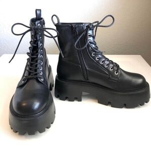STEVE MADDEN Maddox Black Platform Lace-up
Vegan Leather Moto Combat Boots